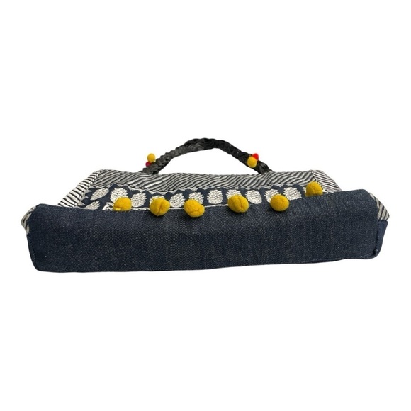 Ornately embroidered khaadi bag large size, perfect for the summer & Vacations - Picture 5 of 11